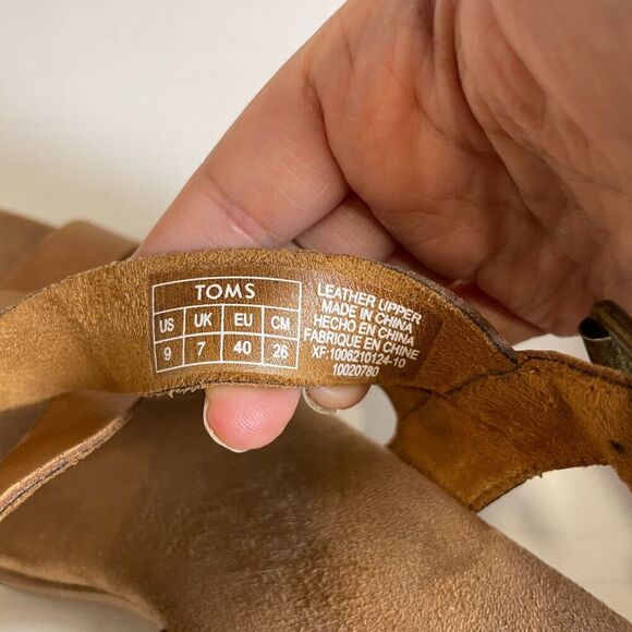 TOMS Footwear Gracie Tan Leather Wedge Sandal Size 9 Brown Strappy Buckle - Picture 8 of 8